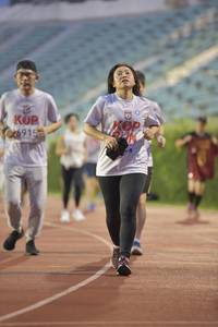 BIB: 6915
                            <button type="button" onclick="openModal(5919226)" class="btn btn-primary btn-sm float-right btn-popup" data-toggle="modal" data-target=".modal-high-quality">
                        <i class="fas fa-shopping-cart"></i> Add to Cart
                    </button>
                                            <button type="button" onclick="isThisMe(5919226, true)" class="btn btn-success btn-sm float-right btn-popup btn-isme hidden" data-toggle="tooltip" data-placement="bottom" title="นี่คือรูปของคุณใช่ไหม คลิกที่นี่เพื่อเอาเข้าอัลบั้ม">
                        <i class="fas fa-plus"></i> Add to album
                    </button>
                    <button type="button" onclick="isThisMe(5919226, false)" class="btn btn-warning btn-sm float-right btn-popup btn-isnotme hidden">
                        <i class="fas fa-ban"></i> Remove from album
                    </button>