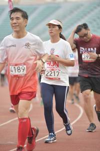 BIB: 4189, 2217
                            <button type="button" onclick="openModal(5950981)" class="btn btn-primary btn-sm float-right btn-popup" data-toggle="modal" data-target=".modal-high-quality">
                        <i class="fas fa-shopping-cart"></i> Add to Cart
                    </button>
                                            <button type="button" onclick="isThisMe(5950981, true)" class="btn btn-success btn-sm float-right btn-popup btn-isme hidden" data-toggle="tooltip" data-placement="bottom" title="นี่คือรูปของคุณใช่ไหม คลิกที่นี่เพื่อเอาเข้าอัลบั้ม">
                        <i class="fas fa-plus"></i> Add to album
                    </button>
                    <button type="button" onclick="isThisMe(5950981, false)" class="btn btn-warning btn-sm float-right btn-popup btn-isnotme hidden">
                        <i class="fas fa-ban"></i> Remove from album
                    </button>