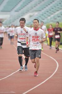 BIB: 5925, 5571
                            <button type="button" onclick="openModal(5949673)" class="btn btn-primary btn-sm float-right btn-popup" data-toggle="modal" data-target=".modal-high-quality">
                        <i class="fas fa-shopping-cart"></i> Add to Cart
                    </button>
                                            <button type="button" onclick="isThisMe(5949673, true)" class="btn btn-success btn-sm float-right btn-popup btn-isme hidden" data-toggle="tooltip" data-placement="bottom" title="นี่คือรูปของคุณใช่ไหม คลิกที่นี่เพื่อเอาเข้าอัลบั้ม">
                        <i class="fas fa-plus"></i> Add to album
                    </button>
                    <button type="button" onclick="isThisMe(5949673, false)" class="btn btn-warning btn-sm float-right btn-popup btn-isnotme hidden">
                        <i class="fas fa-ban"></i> Remove from album
                    </button>