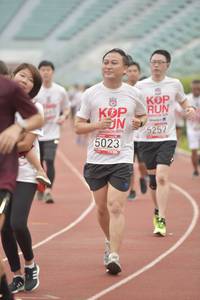 BIB: 5257, 201, 5023
                            <button type="button" onclick="openModal(5954508)" class="btn btn-primary btn-sm float-right btn-popup" data-toggle="modal" data-target=".modal-high-quality">
                        <i class="fas fa-shopping-cart"></i> Add to Cart
                    </button>
                                            <button type="button" onclick="isThisMe(5954508, true)" class="btn btn-success btn-sm float-right btn-popup btn-isme hidden" data-toggle="tooltip" data-placement="bottom" title="นี่คือรูปของคุณใช่ไหม คลิกที่นี่เพื่อเอาเข้าอัลบั้ม">
                        <i class="fas fa-plus"></i> Add to album
                    </button>
                    <button type="button" onclick="isThisMe(5954508, false)" class="btn btn-warning btn-sm float-right btn-popup btn-isnotme hidden">
                        <i class="fas fa-ban"></i> Remove from album
                    </button>