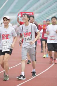 BIB: 7512, 4871, 6155, 6154
                            <button type="button" onclick="openModal(5936188)" class="btn btn-primary btn-sm float-right btn-popup" data-toggle="modal" data-target=".modal-high-quality">
                        <i class="fas fa-shopping-cart"></i> Add to Cart
                    </button>
                                            <button type="button" onclick="isThisMe(5936188, true)" class="btn btn-success btn-sm float-right btn-popup btn-isme hidden" data-toggle="tooltip" data-placement="bottom" title="นี่คือรูปของคุณใช่ไหม คลิกที่นี่เพื่อเอาเข้าอัลบั้ม">
                        <i class="fas fa-plus"></i> Add to album
                    </button>
                    <button type="button" onclick="isThisMe(5936188, false)" class="btn btn-warning btn-sm float-right btn-popup btn-isnotme hidden">
                        <i class="fas fa-ban"></i> Remove from album
                    </button>