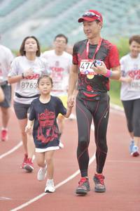 BIB: 474, 8763
                            <button type="button" onclick="openModal(5946150)" class="btn btn-primary btn-sm float-right btn-popup" data-toggle="modal" data-target=".modal-high-quality">
                        <i class="fas fa-shopping-cart"></i> Add to Cart
                    </button>
                                            <button type="button" onclick="isThisMe(5946150, true)" class="btn btn-success btn-sm float-right btn-popup btn-isme hidden" data-toggle="tooltip" data-placement="bottom" title="นี่คือรูปของคุณใช่ไหม คลิกที่นี่เพื่อเอาเข้าอัลบั้ม">
                        <i class="fas fa-plus"></i> Add to album
                    </button>
                    <button type="button" onclick="isThisMe(5946150, false)" class="btn btn-warning btn-sm float-right btn-popup btn-isnotme hidden">
                        <i class="fas fa-ban"></i> Remove from album
                    </button>