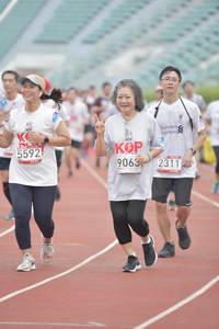 BIB: 9063, 2311, 5592
                            <button type="button" onclick="openModal(5935999)" class="btn btn-primary btn-sm float-right btn-popup" data-toggle="modal" data-target=".modal-high-quality">
                        <i class="fas fa-shopping-cart"></i> Add to Cart
                    </button>
                                            <button type="button" onclick="isThisMe(5935999, true)" class="btn btn-success btn-sm float-right btn-popup btn-isme hidden" data-toggle="tooltip" data-placement="bottom" title="นี่คือรูปของคุณใช่ไหม คลิกที่นี่เพื่อเอาเข้าอัลบั้ม">
                        <i class="fas fa-plus"></i> Add to album
                    </button>
                    <button type="button" onclick="isThisMe(5935999, false)" class="btn btn-warning btn-sm float-right btn-popup btn-isnotme hidden">
                        <i class="fas fa-ban"></i> Remove from album
                    </button>