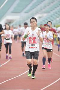 BIB: 3885, 3886, 
                            <button type="button" onclick="openModal(5940225)" class="btn btn-primary btn-sm float-right btn-popup" data-toggle="modal" data-target=".modal-high-quality">
                        <i class="fas fa-shopping-cart"></i> Add to Cart
                    </button>
                                            <button type="button" onclick="isThisMe(5940225, true)" class="btn btn-success btn-sm float-right btn-popup btn-isme hidden" data-toggle="tooltip" data-placement="bottom" title="นี่คือรูปของคุณใช่ไหม คลิกที่นี่เพื่อเอาเข้าอัลบั้ม">
                        <i class="fas fa-plus"></i> Add to album
                    </button>
                    <button type="button" onclick="isThisMe(5940225, false)" class="btn btn-warning btn-sm float-right btn-popup btn-isnotme hidden">
                        <i class="fas fa-ban"></i> Remove from album
                    </button>