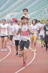 BIB: 135, 7258, 101
                            <button type="button" onclick="openModal(5938276)" class="btn btn-primary btn-sm float-right btn-popup" data-toggle="modal" data-target=".modal-high-quality">
                        <i class="fas fa-shopping-cart"></i> Add to Cart
                    </button>
                                            <button type="button" onclick="isThisMe(5938276, true)" class="btn btn-success btn-sm float-right btn-popup btn-isme hidden" data-toggle="tooltip" data-placement="bottom" title="นี่คือรูปของคุณใช่ไหม คลิกที่นี่เพื่อเอาเข้าอัลบั้ม">
                        <i class="fas fa-plus"></i> Add to album
                    </button>
                    <button type="button" onclick="isThisMe(5938276, false)" class="btn btn-warning btn-sm float-right btn-popup btn-isnotme hidden">
                        <i class="fas fa-ban"></i> Remove from album
                    </button>