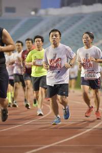 BIB: 201, 1044
                            <button type="button" onclick="openModal(5917774)" class="btn btn-primary btn-sm float-right btn-popup" data-toggle="modal" data-target=".modal-high-quality">
                        <i class="fas fa-shopping-cart"></i> Add to Cart
                    </button>
                                            <button type="button" onclick="isThisMe(5917774, true)" class="btn btn-success btn-sm float-right btn-popup btn-isme hidden" data-toggle="tooltip" data-placement="bottom" title="นี่คือรูปของคุณใช่ไหม คลิกที่นี่เพื่อเอาเข้าอัลบั้ม">
                        <i class="fas fa-plus"></i> Add to album
                    </button>
                    <button type="button" onclick="isThisMe(5917774, false)" class="btn btn-warning btn-sm float-right btn-popup btn-isnotme hidden">
                        <i class="fas fa-ban"></i> Remove from album
                    </button>