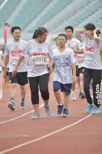 BIB: 8688, 6057
                            <button type="button" onclick="openModal(5949954)" class="btn btn-primary btn-sm float-right btn-popup" data-toggle="modal" data-target=".modal-high-quality">
                        <i class="fas fa-shopping-cart"></i> Add to Cart
                    </button>
                                            <button type="button" onclick="isThisMe(5949954, true)" class="btn btn-success btn-sm float-right btn-popup btn-isme hidden" data-toggle="tooltip" data-placement="bottom" title="นี่คือรูปของคุณใช่ไหม คลิกที่นี่เพื่อเอาเข้าอัลบั้ม">
                        <i class="fas fa-plus"></i> Add to album
                    </button>
                    <button type="button" onclick="isThisMe(5949954, false)" class="btn btn-warning btn-sm float-right btn-popup btn-isnotme hidden">
                        <i class="fas fa-ban"></i> Remove from album
                    </button>