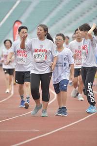 BIB: 6057, 8595, 4153
                            <button type="button" onclick="openModal(5949956)" class="btn btn-primary btn-sm float-right btn-popup" data-toggle="modal" data-target=".modal-high-quality">
                        <i class="fas fa-shopping-cart"></i> Add to Cart
                    </button>
                                            <button type="button" onclick="isThisMe(5949956, true)" class="btn btn-success btn-sm float-right btn-popup btn-isme hidden" data-toggle="tooltip" data-placement="bottom" title="นี่คือรูปของคุณใช่ไหม คลิกที่นี่เพื่อเอาเข้าอัลบั้ม">
                        <i class="fas fa-plus"></i> Add to album
                    </button>
                    <button type="button" onclick="isThisMe(5949956, false)" class="btn btn-warning btn-sm float-right btn-popup btn-isnotme hidden">
                        <i class="fas fa-ban"></i> Remove from album
                    </button>