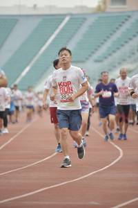 BIB: 382
                            <button type="button" onclick="openModal(5951599)" class="btn btn-primary btn-sm float-right btn-popup" data-toggle="modal" data-target=".modal-high-quality">
                        <i class="fas fa-shopping-cart"></i> Add to Cart
                    </button>
                                            <button type="button" onclick="isThisMe(5951599, true)" class="btn btn-success btn-sm float-right btn-popup btn-isme hidden" data-toggle="tooltip" data-placement="bottom" title="นี่คือรูปของคุณใช่ไหม คลิกที่นี่เพื่อเอาเข้าอัลบั้ม">
                        <i class="fas fa-plus"></i> Add to album
                    </button>
                    <button type="button" onclick="isThisMe(5951599, false)" class="btn btn-warning btn-sm float-right btn-popup btn-isnotme hidden">
                        <i class="fas fa-ban"></i> Remove from album
                    </button>