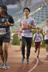 BIB: 950, 46209, 8711
                            <button type="button" onclick="openModal(5919050)" class="btn btn-primary btn-sm float-right btn-popup" data-toggle="modal" data-target=".modal-high-quality">
                        <i class="fas fa-shopping-cart"></i> Add to Cart
                    </button>
                                            <button type="button" onclick="isThisMe(5919050, true)" class="btn btn-success btn-sm float-right btn-popup btn-isme hidden" data-toggle="tooltip" data-placement="bottom" title="นี่คือรูปของคุณใช่ไหม คลิกที่นี่เพื่อเอาเข้าอัลบั้ม">
                        <i class="fas fa-plus"></i> Add to album
                    </button>
                    <button type="button" onclick="isThisMe(5919050, false)" class="btn btn-warning btn-sm float-right btn-popup btn-isnotme hidden">
                        <i class="fas fa-ban"></i> Remove from album
                    </button>