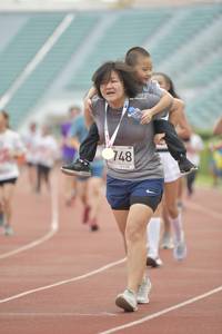 BIB: 748
                            <button type="button" onclick="openModal(5950243)" class="btn btn-primary btn-sm float-right btn-popup" data-toggle="modal" data-target=".modal-high-quality">
                        <i class="fas fa-shopping-cart"></i> Add to Cart
                    </button>
                                            <button type="button" onclick="isThisMe(5950243, true)" class="btn btn-success btn-sm float-right btn-popup btn-isme hidden" data-toggle="tooltip" data-placement="bottom" title="นี่คือรูปของคุณใช่ไหม คลิกที่นี่เพื่อเอาเข้าอัลบั้ม">
                        <i class="fas fa-plus"></i> Add to album
                    </button>
                    <button type="button" onclick="isThisMe(5950243, false)" class="btn btn-warning btn-sm float-right btn-popup btn-isnotme hidden">
                        <i class="fas fa-ban"></i> Remove from album
                    </button>