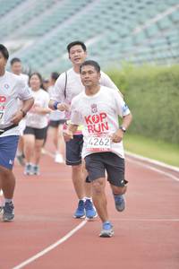 BIB: 4262
                            <button type="button" onclick="openModal(5940674)" class="btn btn-primary btn-sm float-right btn-popup" data-toggle="modal" data-target=".modal-high-quality">
                        <i class="fas fa-shopping-cart"></i> Add to Cart
                    </button>
                                            <button type="button" onclick="isThisMe(5940674, true)" class="btn btn-success btn-sm float-right btn-popup btn-isme hidden" data-toggle="tooltip" data-placement="bottom" title="นี่คือรูปของคุณใช่ไหม คลิกที่นี่เพื่อเอาเข้าอัลบั้ม">
                        <i class="fas fa-plus"></i> Add to album
                    </button>
                    <button type="button" onclick="isThisMe(5940674, false)" class="btn btn-warning btn-sm float-right btn-popup btn-isnotme hidden">
                        <i class="fas fa-ban"></i> Remove from album
                    </button>