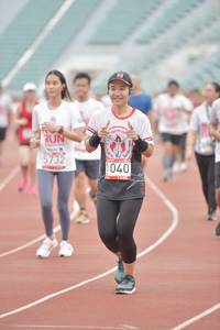 BIB: 5732, 1040
                            <button type="button" onclick="openModal(5948158)" class="btn btn-primary btn-sm float-right btn-popup" data-toggle="modal" data-target=".modal-high-quality">
                        <i class="fas fa-shopping-cart"></i> Add to Cart
                    </button>
                                            <button type="button" onclick="isThisMe(5948158, true)" class="btn btn-success btn-sm float-right btn-popup btn-isme hidden" data-toggle="tooltip" data-placement="bottom" title="นี่คือรูปของคุณใช่ไหม คลิกที่นี่เพื่อเอาเข้าอัลบั้ม">
                        <i class="fas fa-plus"></i> Add to album
                    </button>
                    <button type="button" onclick="isThisMe(5948158, false)" class="btn btn-warning btn-sm float-right btn-popup btn-isnotme hidden">
                        <i class="fas fa-ban"></i> Remove from album
                    </button>