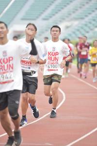 BIB: 4100, 042, 942
                            <button type="button" onclick="openModal(5945797)" class="btn btn-primary btn-sm float-right btn-popup" data-toggle="modal" data-target=".modal-high-quality">
                        <i class="fas fa-shopping-cart"></i> Add to Cart
                    </button>
                                            <button type="button" onclick="isThisMe(5945797, true)" class="btn btn-success btn-sm float-right btn-popup btn-isme hidden" data-toggle="tooltip" data-placement="bottom" title="นี่คือรูปของคุณใช่ไหม คลิกที่นี่เพื่อเอาเข้าอัลบั้ม">
                        <i class="fas fa-plus"></i> Add to album
                    </button>
                    <button type="button" onclick="isThisMe(5945797, false)" class="btn btn-warning btn-sm float-right btn-popup btn-isnotme hidden">
                        <i class="fas fa-ban"></i> Remove from album
                    </button>