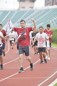 BIB: 2446
                            <button type="button" onclick="openModal(5938156)" class="btn btn-primary btn-sm float-right btn-popup" data-toggle="modal" data-target=".modal-high-quality">
                        <i class="fas fa-shopping-cart"></i> Add to Cart
                    </button>
                                            <button type="button" onclick="isThisMe(5938156, true)" class="btn btn-success btn-sm float-right btn-popup btn-isme hidden" data-toggle="tooltip" data-placement="bottom" title="นี่คือรูปของคุณใช่ไหม คลิกที่นี่เพื่อเอาเข้าอัลบั้ม">
                        <i class="fas fa-plus"></i> Add to album
                    </button>
                    <button type="button" onclick="isThisMe(5938156, false)" class="btn btn-warning btn-sm float-right btn-popup btn-isnotme hidden">
                        <i class="fas fa-ban"></i> Remove from album
                    </button>