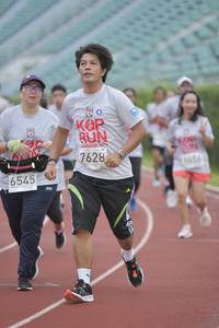 BIB: 7628, 0656, 6545
                            <button type="button" onclick="openModal(5931831)" class="btn btn-primary btn-sm float-right btn-popup" data-toggle="modal" data-target=".modal-high-quality">
                        <i class="fas fa-shopping-cart"></i> Add to Cart
                    </button>
                                            <button type="button" onclick="isThisMe(5931831, true)" class="btn btn-success btn-sm float-right btn-popup btn-isme hidden" data-toggle="tooltip" data-placement="bottom" title="นี่คือรูปของคุณใช่ไหม คลิกที่นี่เพื่อเอาเข้าอัลบั้ม">
                        <i class="fas fa-plus"></i> Add to album
                    </button>
                    <button type="button" onclick="isThisMe(5931831, false)" class="btn btn-warning btn-sm float-right btn-popup btn-isnotme hidden">
                        <i class="fas fa-ban"></i> Remove from album
                    </button>