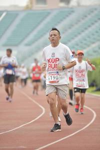 BIB: 190
                            <button type="button" onclick="openModal(5950365)" class="btn btn-primary btn-sm float-right btn-popup" data-toggle="modal" data-target=".modal-high-quality">
                        <i class="fas fa-shopping-cart"></i> Add to Cart
                    </button>
                                            <button type="button" onclick="isThisMe(5950365, true)" class="btn btn-success btn-sm float-right btn-popup btn-isme hidden" data-toggle="tooltip" data-placement="bottom" title="นี่คือรูปของคุณใช่ไหม คลิกที่นี่เพื่อเอาเข้าอัลบั้ม">
                        <i class="fas fa-plus"></i> Add to album
                    </button>
                    <button type="button" onclick="isThisMe(5950365, false)" class="btn btn-warning btn-sm float-right btn-popup btn-isnotme hidden">
                        <i class="fas fa-ban"></i> Remove from album
                    </button>