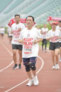 BIB: 2019, 1998
                            <button type="button" onclick="openModal(5948475)" class="btn btn-primary btn-sm float-right btn-popup" data-toggle="modal" data-target=".modal-high-quality">
                        <i class="fas fa-shopping-cart"></i> Add to Cart
                    </button>
                                            <button type="button" onclick="isThisMe(5948475, true)" class="btn btn-success btn-sm float-right btn-popup btn-isme hidden" data-toggle="tooltip" data-placement="bottom" title="นี่คือรูปของคุณใช่ไหม คลิกที่นี่เพื่อเอาเข้าอัลบั้ม">
                        <i class="fas fa-plus"></i> Add to album
                    </button>
                    <button type="button" onclick="isThisMe(5948475, false)" class="btn btn-warning btn-sm float-right btn-popup btn-isnotme hidden">
                        <i class="fas fa-ban"></i> Remove from album
                    </button>