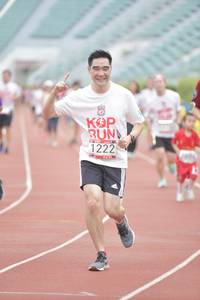 BIB: 1222
                            <button type="button" onclick="openModal(5941786)" class="btn btn-primary btn-sm float-right btn-popup" data-toggle="modal" data-target=".modal-high-quality">
                        <i class="fas fa-shopping-cart"></i> Add to Cart
                    </button>
                                            <button type="button" onclick="isThisMe(5941786, true)" class="btn btn-success btn-sm float-right btn-popup btn-isme hidden" data-toggle="tooltip" data-placement="bottom" title="นี่คือรูปของคุณใช่ไหม คลิกที่นี่เพื่อเอาเข้าอัลบั้ม">
                        <i class="fas fa-plus"></i> Add to album
                    </button>
                    <button type="button" onclick="isThisMe(5941786, false)" class="btn btn-warning btn-sm float-right btn-popup btn-isnotme hidden">
                        <i class="fas fa-ban"></i> Remove from album
                    </button>