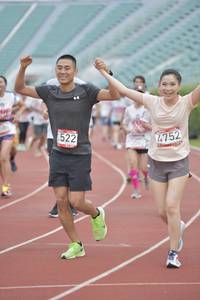 BIB: 522, 4752
                            <button type="button" onclick="openModal(5933367)" class="btn btn-primary btn-sm float-right btn-popup" data-toggle="modal" data-target=".modal-high-quality">
                        <i class="fas fa-shopping-cart"></i> Add to Cart
                    </button>
                                            <button type="button" onclick="isThisMe(5933367, true)" class="btn btn-success btn-sm float-right btn-popup btn-isme hidden" data-toggle="tooltip" data-placement="bottom" title="นี่คือรูปของคุณใช่ไหม คลิกที่นี่เพื่อเอาเข้าอัลบั้ม">
                        <i class="fas fa-plus"></i> Add to album
                    </button>
                    <button type="button" onclick="isThisMe(5933367, false)" class="btn btn-warning btn-sm float-right btn-popup btn-isnotme hidden">
                        <i class="fas fa-ban"></i> Remove from album
                    </button>