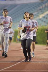 BIB: 6915
                            <button type="button" onclick="openModal(5919235)" class="btn btn-primary btn-sm float-right btn-popup" data-toggle="modal" data-target=".modal-high-quality">
                        <i class="fas fa-shopping-cart"></i> Add to Cart
                    </button>
                                            <button type="button" onclick="isThisMe(5919235, true)" class="btn btn-success btn-sm float-right btn-popup btn-isme hidden" data-toggle="tooltip" data-placement="bottom" title="นี่คือรูปของคุณใช่ไหม คลิกที่นี่เพื่อเอาเข้าอัลบั้ม">
                        <i class="fas fa-plus"></i> Add to album
                    </button>
                    <button type="button" onclick="isThisMe(5919235, false)" class="btn btn-warning btn-sm float-right btn-popup btn-isnotme hidden">
                        <i class="fas fa-ban"></i> Remove from album
                    </button>