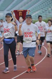 BIB: 6078, 7042, 7043
                            <button type="button" onclick="openModal(5921785)" class="btn btn-primary btn-sm float-right btn-popup" data-toggle="modal" data-target=".modal-high-quality">
                        <i class="fas fa-shopping-cart"></i> Add to Cart
                    </button>
                                            <button type="button" onclick="isThisMe(5921785, true)" class="btn btn-success btn-sm float-right btn-popup btn-isme hidden" data-toggle="tooltip" data-placement="bottom" title="นี่คือรูปของคุณใช่ไหม คลิกที่นี่เพื่อเอาเข้าอัลบั้ม">
                        <i class="fas fa-plus"></i> Add to album
                    </button>
                    <button type="button" onclick="isThisMe(5921785, false)" class="btn btn-warning btn-sm float-right btn-popup btn-isnotme hidden">
                        <i class="fas fa-ban"></i> Remove from album
                    </button>