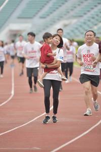 BIB: 5023
                            <button type="button" onclick="openModal(5949763)" class="btn btn-primary btn-sm float-right btn-popup" data-toggle="modal" data-target=".modal-high-quality">
                        <i class="fas fa-shopping-cart"></i> Add to Cart
                    </button>
                                            <button type="button" onclick="isThisMe(5949763, true)" class="btn btn-success btn-sm float-right btn-popup btn-isme hidden" data-toggle="tooltip" data-placement="bottom" title="นี่คือรูปของคุณใช่ไหม คลิกที่นี่เพื่อเอาเข้าอัลบั้ม">
                        <i class="fas fa-plus"></i> Add to album
                    </button>
                    <button type="button" onclick="isThisMe(5949763, false)" class="btn btn-warning btn-sm float-right btn-popup btn-isnotme hidden">
                        <i class="fas fa-ban"></i> Remove from album
                    </button>