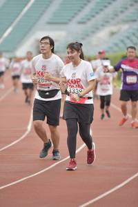 BIB: 3330
                            <button type="button" onclick="openModal(5958898)" class="btn btn-primary btn-sm float-right btn-popup" data-toggle="modal" data-target=".modal-high-quality">
                        <i class="fas fa-shopping-cart"></i> Add to Cart
                    </button>
                                            <button type="button" onclick="isThisMe(5958898, true)" class="btn btn-success btn-sm float-right btn-popup btn-isme hidden" data-toggle="tooltip" data-placement="bottom" title="นี่คือรูปของคุณใช่ไหม คลิกที่นี่เพื่อเอาเข้าอัลบั้ม">
                        <i class="fas fa-plus"></i> Add to album
                    </button>
                    <button type="button" onclick="isThisMe(5958898, false)" class="btn btn-warning btn-sm float-right btn-popup btn-isnotme hidden">
                        <i class="fas fa-ban"></i> Remove from album
                    </button>