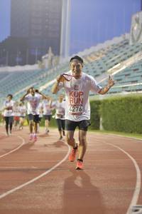 BIB: 4276
                            <button type="button" onclick="openModal(5917273)" class="btn btn-primary btn-sm float-right btn-popup" data-toggle="modal" data-target=".modal-high-quality">
                        <i class="fas fa-shopping-cart"></i> Add to Cart
                    </button>
                                            <button type="button" onclick="isThisMe(5917273, true)" class="btn btn-success btn-sm float-right btn-popup btn-isme hidden" data-toggle="tooltip" data-placement="bottom" title="นี่คือรูปของคุณใช่ไหม คลิกที่นี่เพื่อเอาเข้าอัลบั้ม">
                        <i class="fas fa-plus"></i> Add to album
                    </button>
                    <button type="button" onclick="isThisMe(5917273, false)" class="btn btn-warning btn-sm float-right btn-popup btn-isnotme hidden">
                        <i class="fas fa-ban"></i> Remove from album
                    </button>