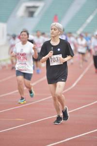 BIB: 085, 703
                            <button type="button" onclick="openModal(5935918)" class="btn btn-primary btn-sm float-right btn-popup" data-toggle="modal" data-target=".modal-high-quality">
                        <i class="fas fa-shopping-cart"></i> Add to Cart
                    </button>
                                            <button type="button" onclick="isThisMe(5935918, true)" class="btn btn-success btn-sm float-right btn-popup btn-isme hidden" data-toggle="tooltip" data-placement="bottom" title="นี่คือรูปของคุณใช่ไหม คลิกที่นี่เพื่อเอาเข้าอัลบั้ม">
                        <i class="fas fa-plus"></i> Add to album
                    </button>
                    <button type="button" onclick="isThisMe(5935918, false)" class="btn btn-warning btn-sm float-right btn-popup btn-isnotme hidden">
                        <i class="fas fa-ban"></i> Remove from album
                    </button>