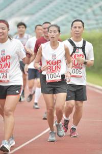 BIB: 1004, 201, 005
                            <button type="button" onclick="openModal(5942211)" class="btn btn-primary btn-sm float-right btn-popup" data-toggle="modal" data-target=".modal-high-quality">
                        <i class="fas fa-shopping-cart"></i> Add to Cart
                    </button>
                                            <button type="button" onclick="isThisMe(5942211, true)" class="btn btn-success btn-sm float-right btn-popup btn-isme hidden" data-toggle="tooltip" data-placement="bottom" title="นี่คือรูปของคุณใช่ไหม คลิกที่นี่เพื่อเอาเข้าอัลบั้ม">
                        <i class="fas fa-plus"></i> Add to album
                    </button>
                    <button type="button" onclick="isThisMe(5942211, false)" class="btn btn-warning btn-sm float-right btn-popup btn-isnotme hidden">
                        <i class="fas fa-ban"></i> Remove from album
                    </button>