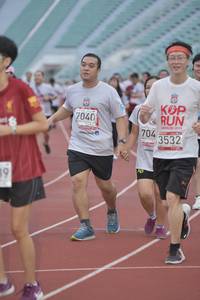 BIB: 7040, 704, 3532
                            <button type="button" onclick="openModal(5922037)" class="btn btn-primary btn-sm float-right btn-popup" data-toggle="modal" data-target=".modal-high-quality">
                        <i class="fas fa-shopping-cart"></i> Add to Cart
                    </button>
                                            <button type="button" onclick="isThisMe(5922037, true)" class="btn btn-success btn-sm float-right btn-popup btn-isme hidden" data-toggle="tooltip" data-placement="bottom" title="นี่คือรูปของคุณใช่ไหม คลิกที่นี่เพื่อเอาเข้าอัลบั้ม">
                        <i class="fas fa-plus"></i> Add to album
                    </button>
                    <button type="button" onclick="isThisMe(5922037, false)" class="btn btn-warning btn-sm float-right btn-popup btn-isnotme hidden">
                        <i class="fas fa-ban"></i> Remove from album
                    </button>