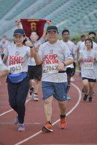 BIB: 7042, 6078, 7043
                            <button type="button" onclick="openModal(5921776)" class="btn btn-primary btn-sm float-right btn-popup" data-toggle="modal" data-target=".modal-high-quality">
                        <i class="fas fa-shopping-cart"></i> Add to Cart
                    </button>
                                            <button type="button" onclick="isThisMe(5921776, true)" class="btn btn-success btn-sm float-right btn-popup btn-isme hidden" data-toggle="tooltip" data-placement="bottom" title="นี่คือรูปของคุณใช่ไหม คลิกที่นี่เพื่อเอาเข้าอัลบั้ม">
                        <i class="fas fa-plus"></i> Add to album
                    </button>
                    <button type="button" onclick="isThisMe(5921776, false)" class="btn btn-warning btn-sm float-right btn-popup btn-isnotme hidden">
                        <i class="fas fa-ban"></i> Remove from album
                    </button>