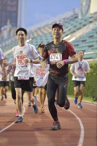 BIB: 4741
                            <button type="button" onclick="openModal(5921016)" class="btn btn-primary btn-sm float-right btn-popup" data-toggle="modal" data-target=".modal-high-quality">
                        <i class="fas fa-shopping-cart"></i> Add to Cart
                    </button>
                                            <button type="button" onclick="isThisMe(5921016, true)" class="btn btn-success btn-sm float-right btn-popup btn-isme hidden" data-toggle="tooltip" data-placement="bottom" title="นี่คือรูปของคุณใช่ไหม คลิกที่นี่เพื่อเอาเข้าอัลบั้ม">
                        <i class="fas fa-plus"></i> Add to album
                    </button>
                    <button type="button" onclick="isThisMe(5921016, false)" class="btn btn-warning btn-sm float-right btn-popup btn-isnotme hidden">
                        <i class="fas fa-ban"></i> Remove from album
                    </button>