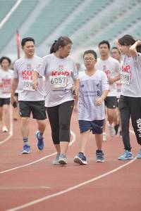 BIB: 8688, 6057, 859
                            <button type="button" onclick="openModal(5949955)" class="btn btn-primary btn-sm float-right btn-popup" data-toggle="modal" data-target=".modal-high-quality">
                        <i class="fas fa-shopping-cart"></i> Add to Cart
                    </button>
                                            <button type="button" onclick="isThisMe(5949955, true)" class="btn btn-success btn-sm float-right btn-popup btn-isme hidden" data-toggle="tooltip" data-placement="bottom" title="นี่คือรูปของคุณใช่ไหม คลิกที่นี่เพื่อเอาเข้าอัลบั้ม">
                        <i class="fas fa-plus"></i> Add to album
                    </button>
                    <button type="button" onclick="isThisMe(5949955, false)" class="btn btn-warning btn-sm float-right btn-popup btn-isnotme hidden">
                        <i class="fas fa-ban"></i> Remove from album
                    </button>