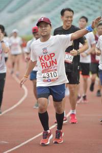 BIB: 136, 4310, 2013
                            <button type="button" onclick="openModal(5949266)" class="btn btn-primary btn-sm float-right btn-popup" data-toggle="modal" data-target=".modal-high-quality">
                        <i class="fas fa-shopping-cart"></i> Add to Cart
                    </button>
                                            <button type="button" onclick="isThisMe(5949266, true)" class="btn btn-success btn-sm float-right btn-popup btn-isme hidden" data-toggle="tooltip" data-placement="bottom" title="นี่คือรูปของคุณใช่ไหม คลิกที่นี่เพื่อเอาเข้าอัลบั้ม">
                        <i class="fas fa-plus"></i> Add to album
                    </button>
                    <button type="button" onclick="isThisMe(5949266, false)" class="btn btn-warning btn-sm float-right btn-popup btn-isnotme hidden">
                        <i class="fas fa-ban"></i> Remove from album
                    </button>