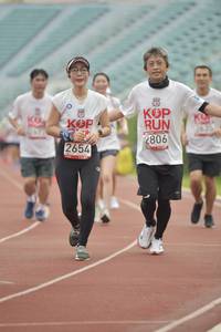 BIB: 2806, 3635, 2654
                            <button type="button" onclick="openModal(5951840)" class="btn btn-primary btn-sm float-right btn-popup" data-toggle="modal" data-target=".modal-high-quality">
                        <i class="fas fa-shopping-cart"></i> Add to Cart
                    </button>
                                            <button type="button" onclick="isThisMe(5951840, true)" class="btn btn-success btn-sm float-right btn-popup btn-isme hidden" data-toggle="tooltip" data-placement="bottom" title="นี่คือรูปของคุณใช่ไหม คลิกที่นี่เพื่อเอาเข้าอัลบั้ม">
                        <i class="fas fa-plus"></i> Add to album
                    </button>
                    <button type="button" onclick="isThisMe(5951840, false)" class="btn btn-warning btn-sm float-right btn-popup btn-isnotme hidden">
                        <i class="fas fa-ban"></i> Remove from album
                    </button>