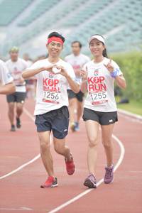 BIB: 1255, 1256
                            <button type="button" onclick="openModal(5942457)" class="btn btn-primary btn-sm float-right btn-popup" data-toggle="modal" data-target=".modal-high-quality">
                        <i class="fas fa-shopping-cart"></i> Add to Cart
                    </button>
                                            <button type="button" onclick="isThisMe(5942457, true)" class="btn btn-success btn-sm float-right btn-popup btn-isme hidden" data-toggle="tooltip" data-placement="bottom" title="นี่คือรูปของคุณใช่ไหม คลิกที่นี่เพื่อเอาเข้าอัลบั้ม">
                        <i class="fas fa-plus"></i> Add to album
                    </button>
                    <button type="button" onclick="isThisMe(5942457, false)" class="btn btn-warning btn-sm float-right btn-popup btn-isnotme hidden">
                        <i class="fas fa-ban"></i> Remove from album
                    </button>