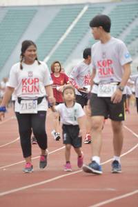 BIB: 7150
                            <button type="button" onclick="openModal(5950076)" class="btn btn-primary btn-sm float-right btn-popup" data-toggle="modal" data-target=".modal-high-quality">
                        <i class="fas fa-shopping-cart"></i> Add to Cart
                    </button>
                                            <button type="button" onclick="isThisMe(5950076, true)" class="btn btn-success btn-sm float-right btn-popup btn-isme hidden" data-toggle="tooltip" data-placement="bottom" title="นี่คือรูปของคุณใช่ไหม คลิกที่นี่เพื่อเอาเข้าอัลบั้ม">
                        <i class="fas fa-plus"></i> Add to album
                    </button>
                    <button type="button" onclick="isThisMe(5950076, false)" class="btn btn-warning btn-sm float-right btn-popup btn-isnotme hidden">
                        <i class="fas fa-ban"></i> Remove from album
                    </button>