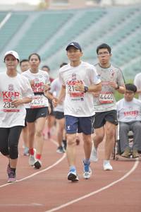 BIB: 235, 4440, 4439
                            <button type="button" onclick="openModal(5950580)" class="btn btn-primary btn-sm float-right btn-popup" data-toggle="modal" data-target=".modal-high-quality">
                        <i class="fas fa-shopping-cart"></i> Add to Cart
                    </button>
                                            <button type="button" onclick="isThisMe(5950580, true)" class="btn btn-success btn-sm float-right btn-popup btn-isme hidden" data-toggle="tooltip" data-placement="bottom" title="นี่คือรูปของคุณใช่ไหม คลิกที่นี่เพื่อเอาเข้าอัลบั้ม">
                        <i class="fas fa-plus"></i> Add to album
                    </button>
                    <button type="button" onclick="isThisMe(5950580, false)" class="btn btn-warning btn-sm float-right btn-popup btn-isnotme hidden">
                        <i class="fas fa-ban"></i> Remove from album
                    </button>