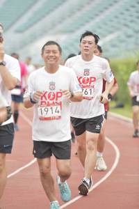 BIB: 1914
                            <button type="button" onclick="openModal(5941079)" class="btn btn-primary btn-sm float-right btn-popup" data-toggle="modal" data-target=".modal-high-quality">
                        <i class="fas fa-shopping-cart"></i> Add to Cart
                    </button>
                                            <button type="button" onclick="isThisMe(5941079, true)" class="btn btn-success btn-sm float-right btn-popup btn-isme hidden" data-toggle="tooltip" data-placement="bottom" title="นี่คือรูปของคุณใช่ไหม คลิกที่นี่เพื่อเอาเข้าอัลบั้ม">
                        <i class="fas fa-plus"></i> Add to album
                    </button>
                    <button type="button" onclick="isThisMe(5941079, false)" class="btn btn-warning btn-sm float-right btn-popup btn-isnotme hidden">
                        <i class="fas fa-ban"></i> Remove from album
                    </button>