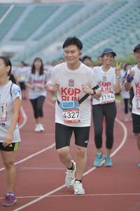 BIB: 3194, 4327, 201
                            <button type="button" onclick="openModal(5922099)" class="btn btn-primary btn-sm float-right btn-popup" data-toggle="modal" data-target=".modal-high-quality">
                        <i class="fas fa-shopping-cart"></i> Add to Cart
                    </button>
                                            <button type="button" onclick="isThisMe(5922099, true)" class="btn btn-success btn-sm float-right btn-popup btn-isme hidden" data-toggle="tooltip" data-placement="bottom" title="นี่คือรูปของคุณใช่ไหม คลิกที่นี่เพื่อเอาเข้าอัลบั้ม">
                        <i class="fas fa-plus"></i> Add to album
                    </button>
                    <button type="button" onclick="isThisMe(5922099, false)" class="btn btn-warning btn-sm float-right btn-popup btn-isnotme hidden">
                        <i class="fas fa-ban"></i> Remove from album
                    </button>