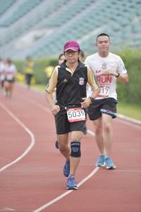 BIB: 5039
                            <button type="button" onclick="openModal(5936582)" class="btn btn-primary btn-sm float-right btn-popup" data-toggle="modal" data-target=".modal-high-quality">
                        <i class="fas fa-shopping-cart"></i> Add to Cart
                    </button>
                                            <button type="button" onclick="isThisMe(5936582, true)" class="btn btn-success btn-sm float-right btn-popup btn-isme hidden" data-toggle="tooltip" data-placement="bottom" title="นี่คือรูปของคุณใช่ไหม คลิกที่นี่เพื่อเอาเข้าอัลบั้ม">
                        <i class="fas fa-plus"></i> Add to album
                    </button>
                    <button type="button" onclick="isThisMe(5936582, false)" class="btn btn-warning btn-sm float-right btn-popup btn-isnotme hidden">
                        <i class="fas fa-ban"></i> Remove from album
                    </button>