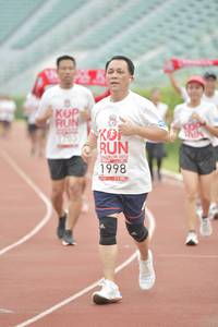 BIB: 201, 1998
                            <button type="button" onclick="openModal(5948471)" class="btn btn-primary btn-sm float-right btn-popup" data-toggle="modal" data-target=".modal-high-quality">
                        <i class="fas fa-shopping-cart"></i> Add to Cart
                    </button>
                                            <button type="button" onclick="isThisMe(5948471, true)" class="btn btn-success btn-sm float-right btn-popup btn-isme hidden" data-toggle="tooltip" data-placement="bottom" title="นี่คือรูปของคุณใช่ไหม คลิกที่นี่เพื่อเอาเข้าอัลบั้ม">
                        <i class="fas fa-plus"></i> Add to album
                    </button>
                    <button type="button" onclick="isThisMe(5948471, false)" class="btn btn-warning btn-sm float-right btn-popup btn-isnotme hidden">
                        <i class="fas fa-ban"></i> Remove from album
                    </button>