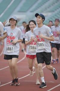 BIB: 585, 7584, 6861
                            <button type="button" onclick="openModal(5922555)" class="btn btn-primary btn-sm float-right btn-popup" data-toggle="modal" data-target=".modal-high-quality">
                        <i class="fas fa-shopping-cart"></i> Add to Cart
                    </button>
                                            <button type="button" onclick="isThisMe(5922555, true)" class="btn btn-success btn-sm float-right btn-popup btn-isme hidden" data-toggle="tooltip" data-placement="bottom" title="นี่คือรูปของคุณใช่ไหม คลิกที่นี่เพื่อเอาเข้าอัลบั้ม">
                        <i class="fas fa-plus"></i> Add to album
                    </button>
                    <button type="button" onclick="isThisMe(5922555, false)" class="btn btn-warning btn-sm float-right btn-popup btn-isnotme hidden">
                        <i class="fas fa-ban"></i> Remove from album
                    </button>