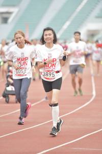 BIB: 105, 3895
                            <button type="button" onclick="openModal(5946641)" class="btn btn-primary btn-sm float-right btn-popup" data-toggle="modal" data-target=".modal-high-quality">
                        <i class="fas fa-shopping-cart"></i> Add to Cart
                    </button>
                                            <button type="button" onclick="isThisMe(5946641, true)" class="btn btn-success btn-sm float-right btn-popup btn-isme hidden" data-toggle="tooltip" data-placement="bottom" title="นี่คือรูปของคุณใช่ไหม คลิกที่นี่เพื่อเอาเข้าอัลบั้ม">
                        <i class="fas fa-plus"></i> Add to album
                    </button>
                    <button type="button" onclick="isThisMe(5946641, false)" class="btn btn-warning btn-sm float-right btn-popup btn-isnotme hidden">
                        <i class="fas fa-ban"></i> Remove from album
                    </button>