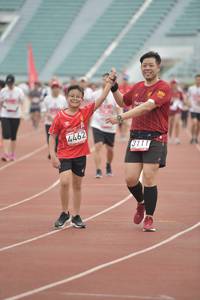 BIB: 4462, 311
                            <button type="button" onclick="openModal(5957371)" class="btn btn-primary btn-sm float-right btn-popup" data-toggle="modal" data-target=".modal-high-quality">
                        <i class="fas fa-shopping-cart"></i> Add to Cart
                    </button>
                                            <button type="button" onclick="isThisMe(5957371, true)" class="btn btn-success btn-sm float-right btn-popup btn-isme hidden" data-toggle="tooltip" data-placement="bottom" title="นี่คือรูปของคุณใช่ไหม คลิกที่นี่เพื่อเอาเข้าอัลบั้ม">
                        <i class="fas fa-plus"></i> Add to album
                    </button>
                    <button type="button" onclick="isThisMe(5957371, false)" class="btn btn-warning btn-sm float-right btn-popup btn-isnotme hidden">
                        <i class="fas fa-ban"></i> Remove from album
                    </button>