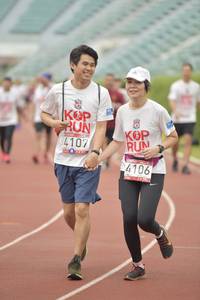 BIB: 4107, 4106
                            <button type="button" onclick="openModal(5971493)" class="btn btn-primary btn-sm float-right btn-popup" data-toggle="modal" data-target=".modal-high-quality">
                        <i class="fas fa-shopping-cart"></i> Add to Cart
                    </button>
                                            <button type="button" onclick="isThisMe(5971493, true)" class="btn btn-success btn-sm float-right btn-popup btn-isme hidden" data-toggle="tooltip" data-placement="bottom" title="นี่คือรูปของคุณใช่ไหม คลิกที่นี่เพื่อเอาเข้าอัลบั้ม">
                        <i class="fas fa-plus"></i> Add to album
                    </button>
                    <button type="button" onclick="isThisMe(5971493, false)" class="btn btn-warning btn-sm float-right btn-popup btn-isnotme hidden">
                        <i class="fas fa-ban"></i> Remove from album
                    </button>