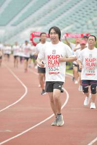 BIB: 5534, 1998
                            <button type="button" onclick="openModal(5948442)" class="btn btn-primary btn-sm float-right btn-popup" data-toggle="modal" data-target=".modal-high-quality">
                        <i class="fas fa-shopping-cart"></i> Add to Cart
                    </button>
                                            <button type="button" onclick="isThisMe(5948442, true)" class="btn btn-success btn-sm float-right btn-popup btn-isme hidden" data-toggle="tooltip" data-placement="bottom" title="นี่คือรูปของคุณใช่ไหม คลิกที่นี่เพื่อเอาเข้าอัลบั้ม">
                        <i class="fas fa-plus"></i> Add to album
                    </button>
                    <button type="button" onclick="isThisMe(5948442, false)" class="btn btn-warning btn-sm float-right btn-popup btn-isnotme hidden">
                        <i class="fas fa-ban"></i> Remove from album
                    </button>