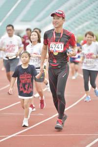 BIB: 4741, 9763, 083
                            <button type="button" onclick="openModal(5946224)" class="btn btn-primary btn-sm float-right btn-popup" data-toggle="modal" data-target=".modal-high-quality">
                        <i class="fas fa-shopping-cart"></i> Add to Cart
                    </button>
                                            <button type="button" onclick="isThisMe(5946224, true)" class="btn btn-success btn-sm float-right btn-popup btn-isme hidden" data-toggle="tooltip" data-placement="bottom" title="นี่คือรูปของคุณใช่ไหม คลิกที่นี่เพื่อเอาเข้าอัลบั้ม">
                        <i class="fas fa-plus"></i> Add to album
                    </button>
                    <button type="button" onclick="isThisMe(5946224, false)" class="btn btn-warning btn-sm float-right btn-popup btn-isnotme hidden">
                        <i class="fas fa-ban"></i> Remove from album
                    </button>